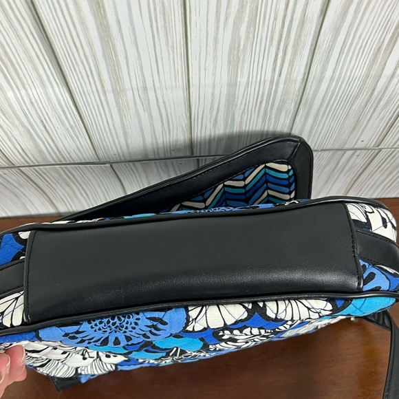 Vera Bradley " Blue Bayou" Handbag - Picture 6 of 7